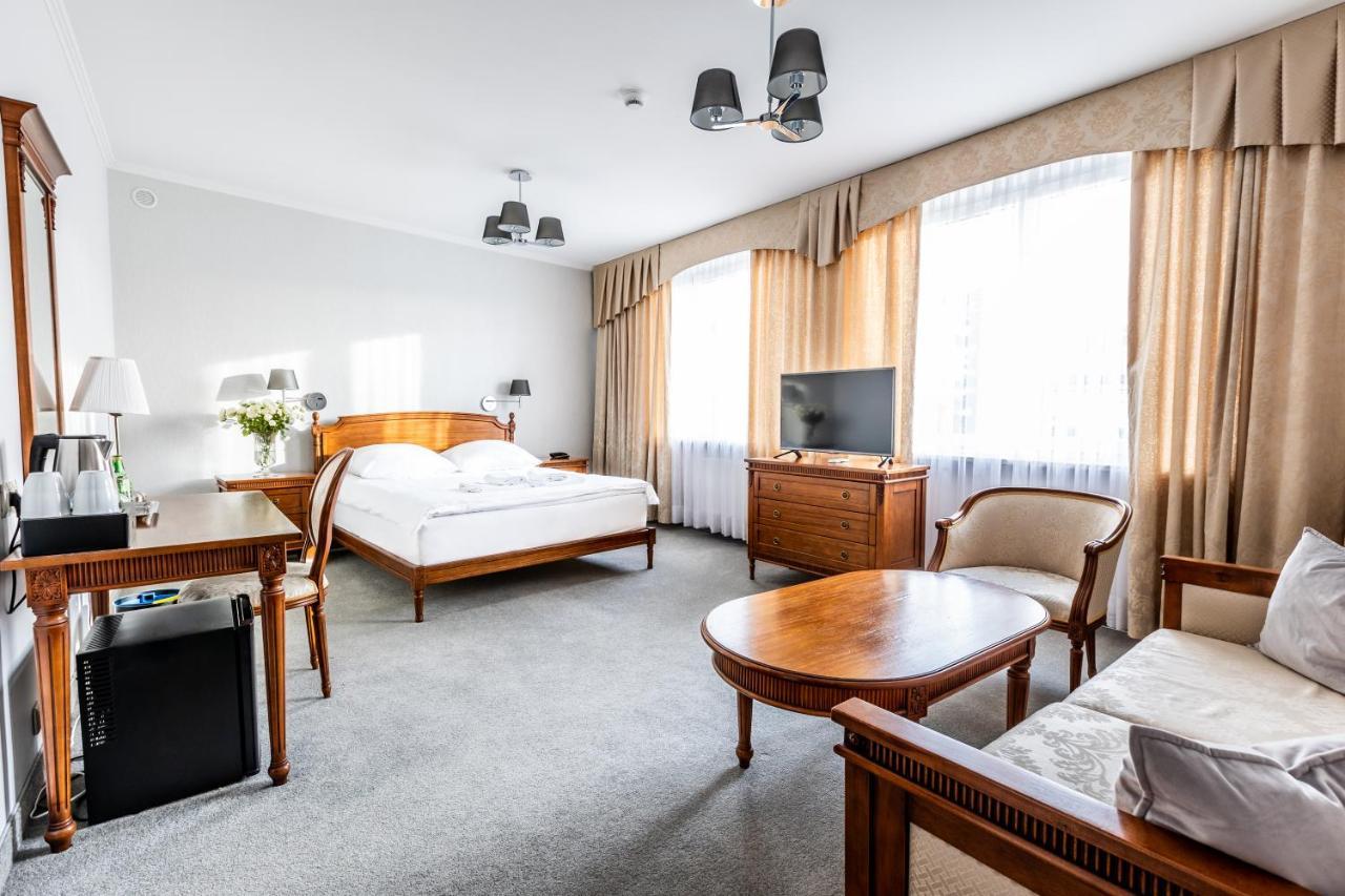 Hotel Pod Zlota Roza Kielce Luaran gambar