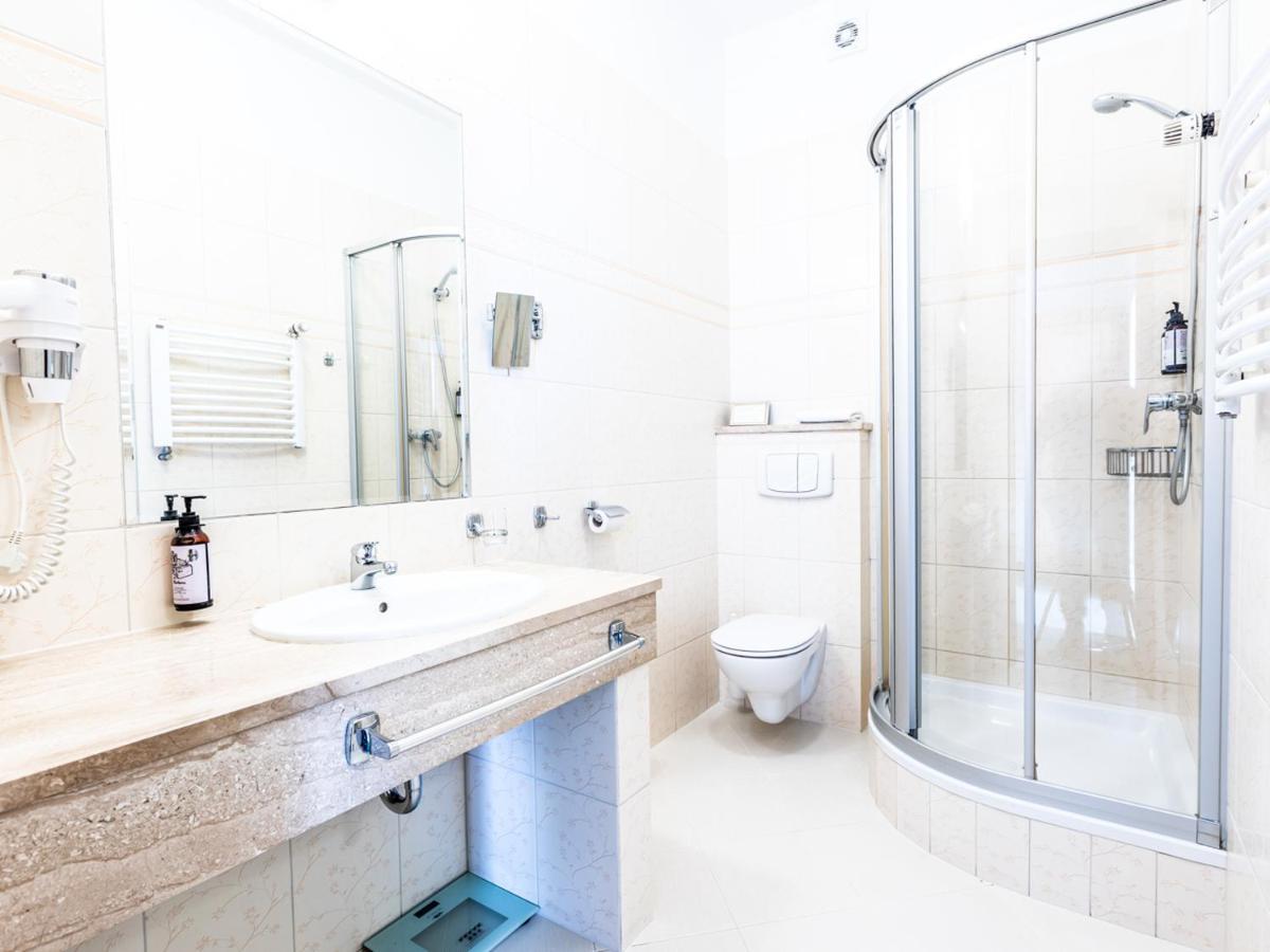 Hotel Pod Zlota Roza Kielce Luaran gambar