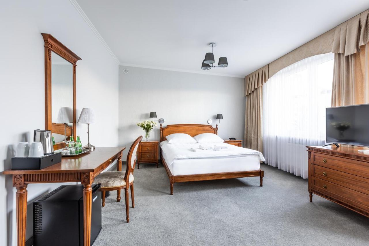 Hotel Pod Zlota Roza Kielce Luaran gambar