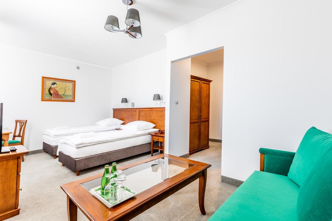 Hotel Pod Zlota Roza Kielce Luaran gambar