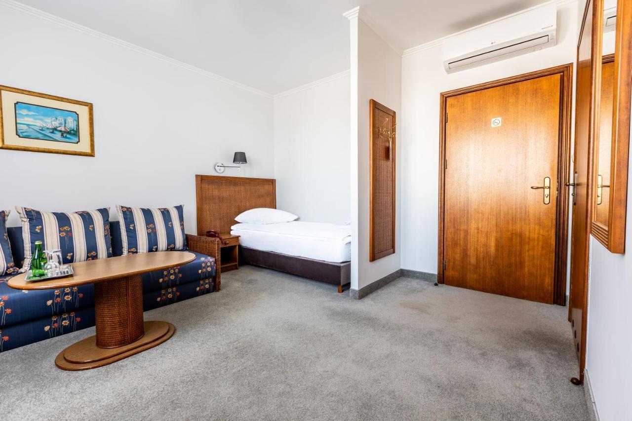 Hotel Pod Zlota Roza Kielce Luaran gambar