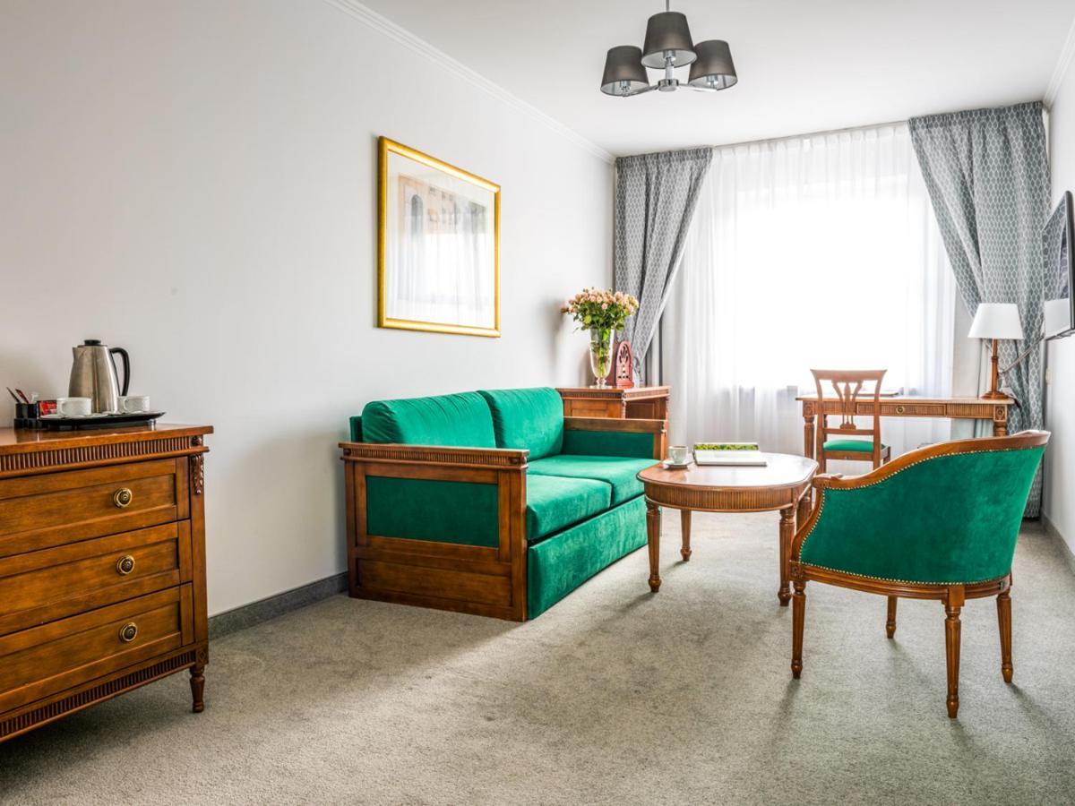Hotel Pod Zlota Roza Kielce Luaran gambar
