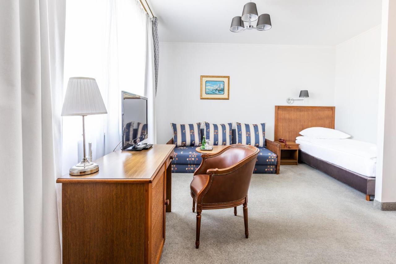 Hotel Pod Zlota Roza Kielce Luaran gambar