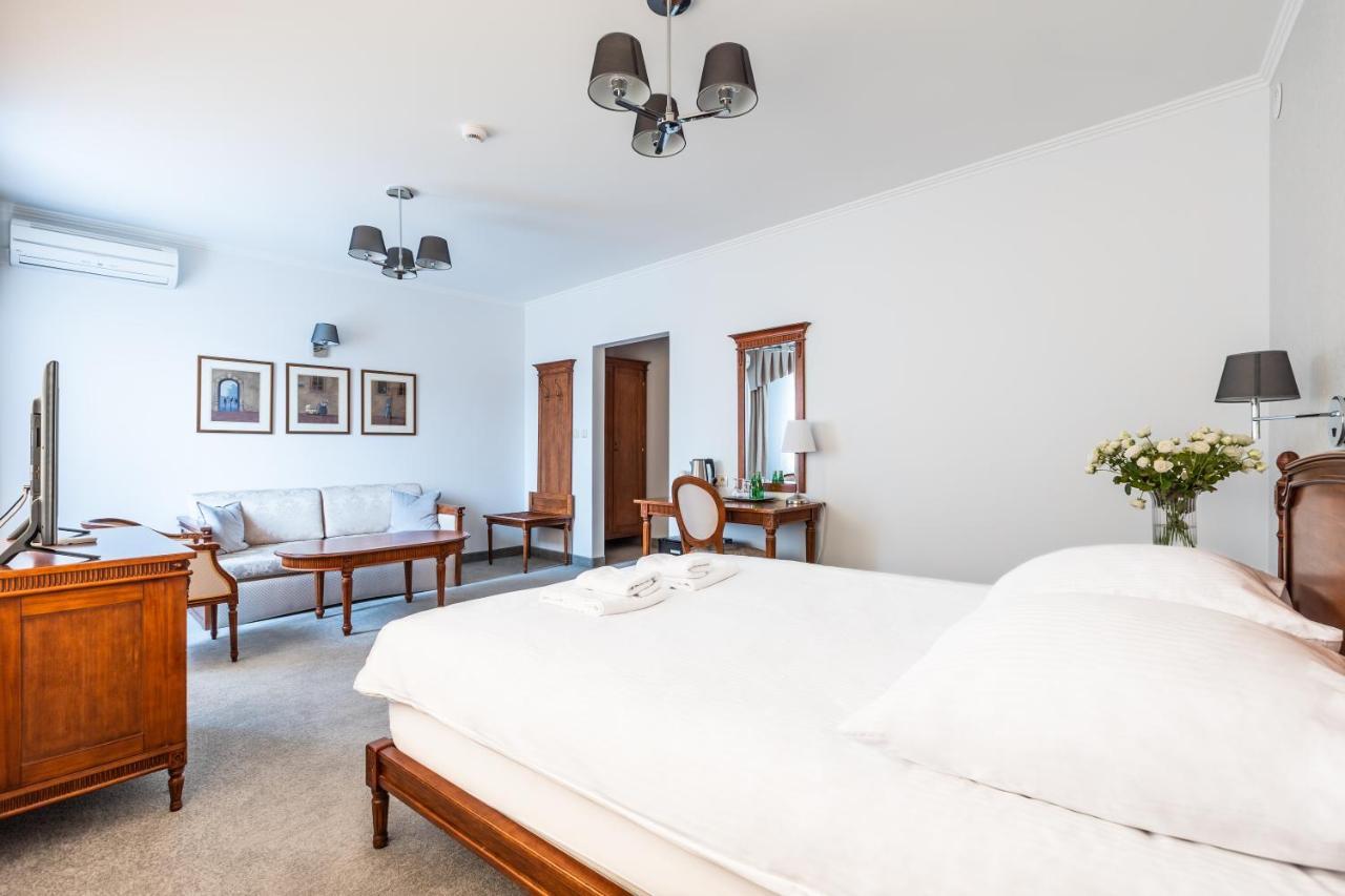 Hotel Pod Zlota Roza Kielce Luaran gambar