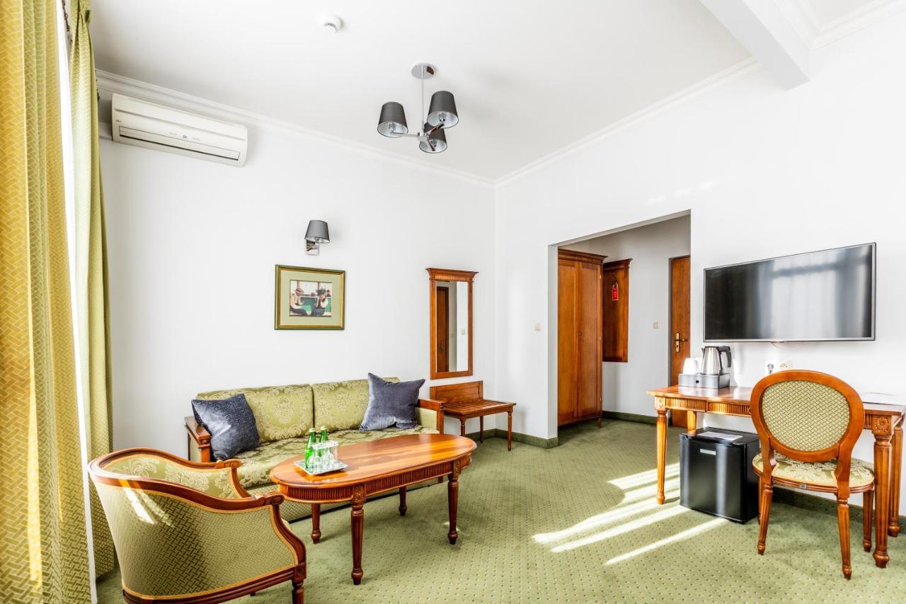 Hotel Pod Zlota Roza Kielce Luaran gambar