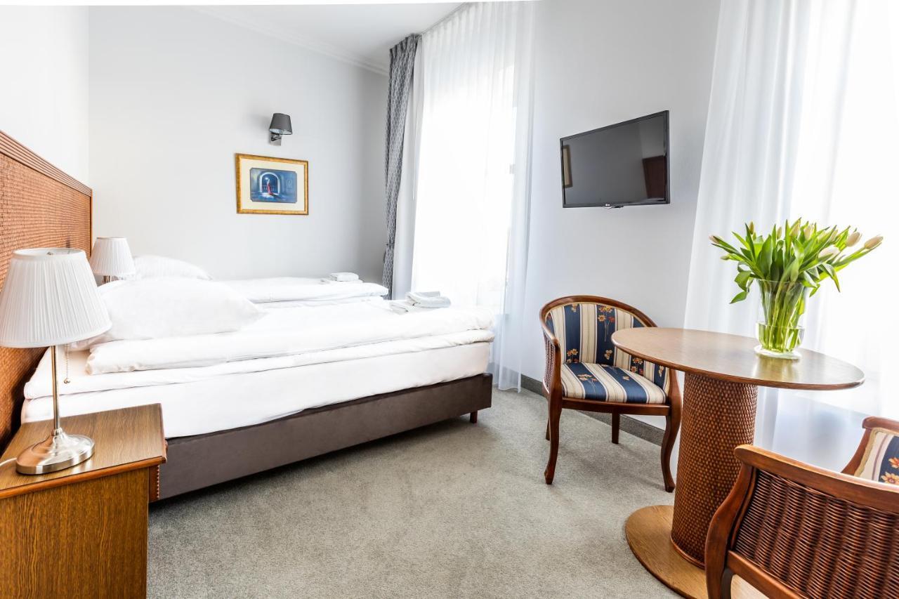 Hotel Pod Zlota Roza Kielce Luaran gambar