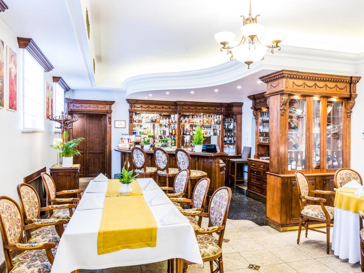 Hotel Pod Zlota Roza Kielce Luaran gambar