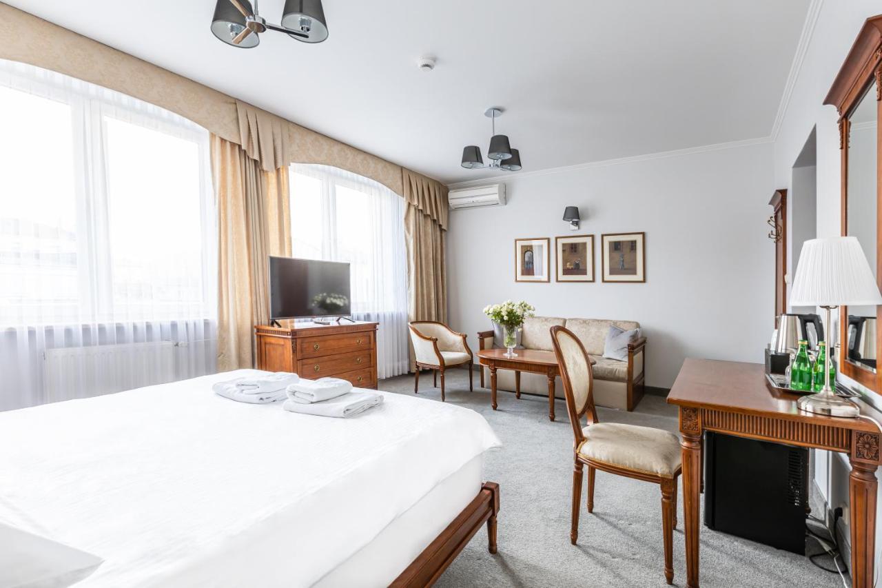 Hotel Pod Zlota Roza Kielce Luaran gambar