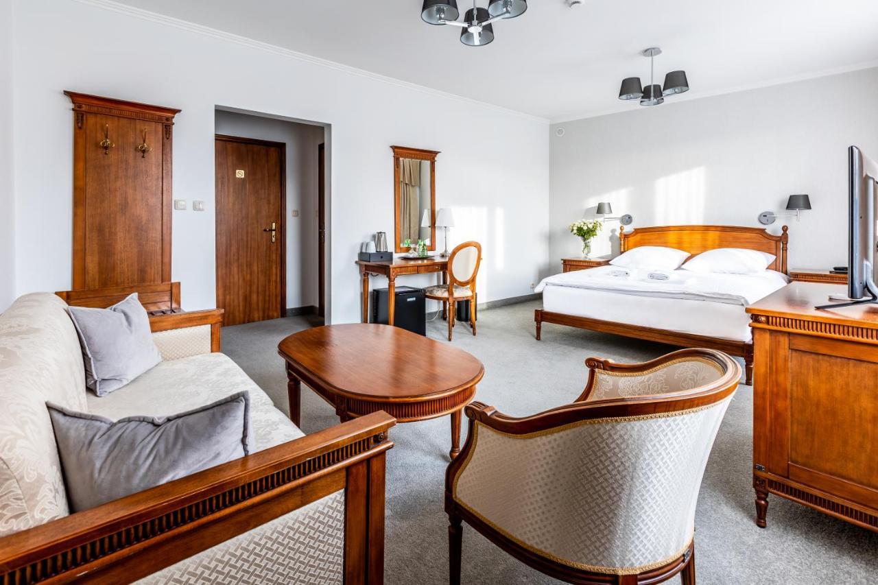 Hotel Pod Zlota Roza Kielce Luaran gambar