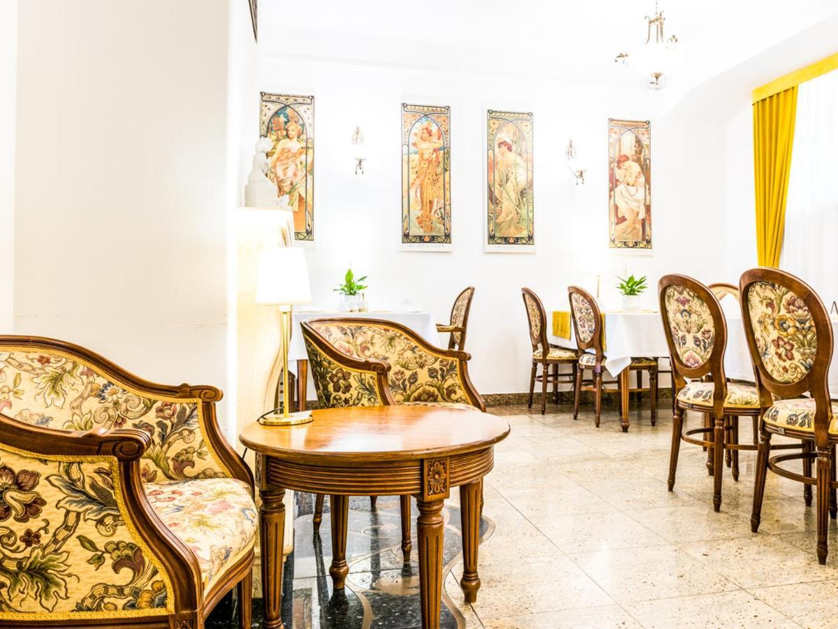 Hotel Pod Zlota Roza Kielce Luaran gambar
