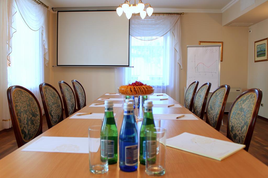 Hotel Pod Zlota Roza Kielce Luaran gambar